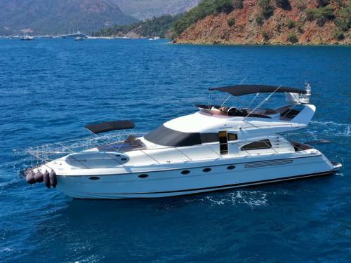 Motorboat Fairline Squadron 55 for hire in Goecek