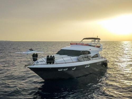 Motorboat Fairline Squadron 55 available for charter in Kallithea Motorboat Fairline Squadron 55 available for charter in Kallithea