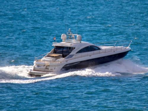 Motorboot Fairline Targa 62 chartern in ACI Marina Split