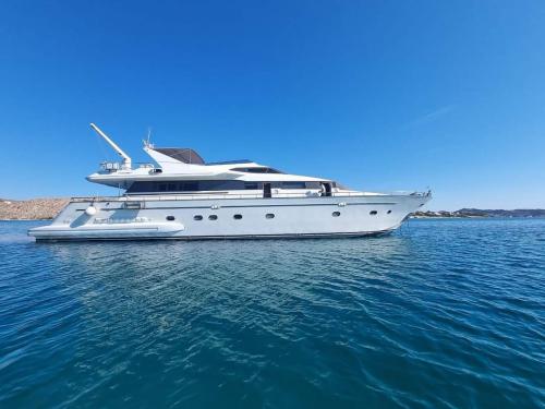 Motor yacht Falcon 92 for rent in Athens