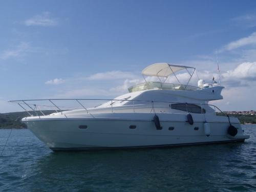 Motor yacht Ferretti 460 for hire in Krk