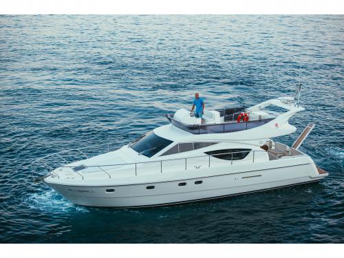 Yacht Ferretti 460 chartern in Marina Lav