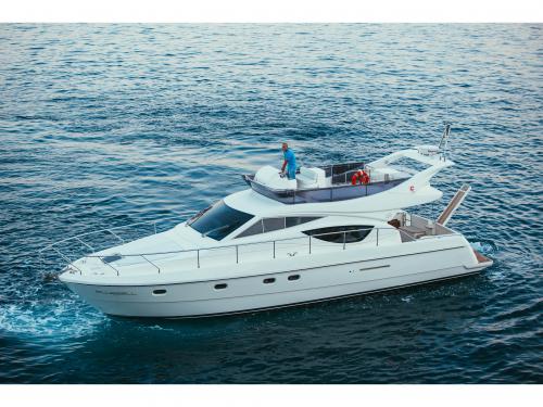 Motoryacht Ferretti 460 chartern in Podstrana