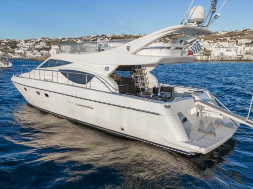 Yacht Ferretti 480 for charter in Parikia