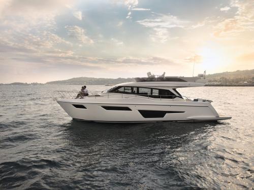 Motoryacht Ferretti 500 chartern in Podstrana
