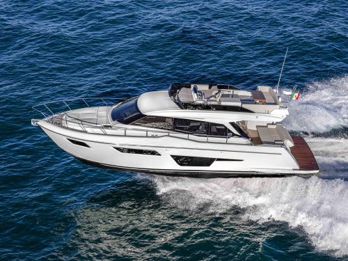 Motorboat Ferretti 500 available for charter in Podstrana