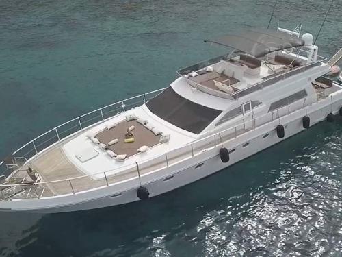 Motor yacht Ferretti 58 for hire in Tourlos