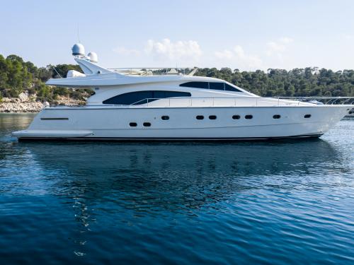 Motorboat Ferretti 68 for hire in Mykonos City
