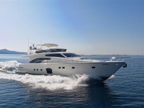 Motorboat Ferretti 681 for charter in Zadar