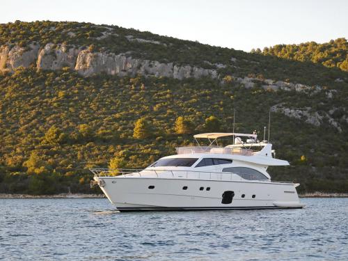 Motorboot Ferretti 681 Yachtcharter in Split