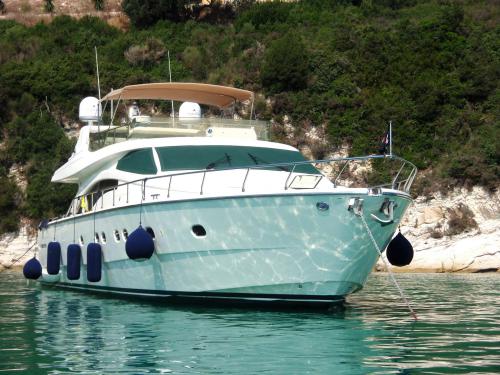 Motorboat Ferretti 69 for rent in Tourlos