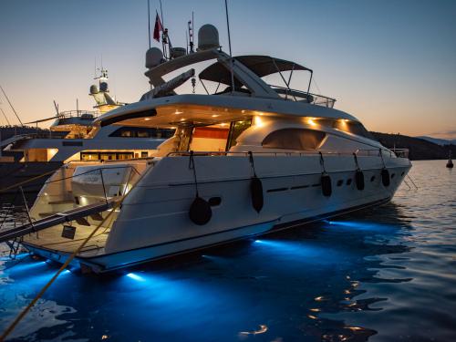 Motor yacht Ferretti 72 for rent in Goecek Belediyesi Marina