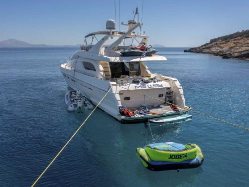 Motor yacht Ferretti 72 for rent in Athens