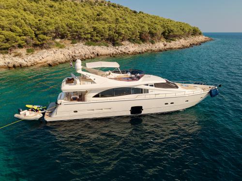 Motorboat Ferretti 731 for hire in Tribunj