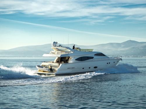 Motorboot Ferretti 75 chartern in ACI Marina Split