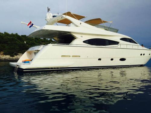 Ferretti 760 Luxury Yacht for charter in Split (Croatia)