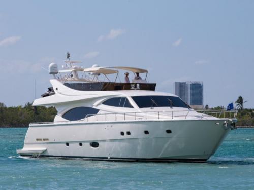 Ferretti 760 Luxury Yacht for charter in Kastela (Croatia)