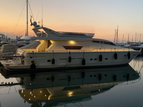 Motor yacht Ferretti 76 Fly for charter in Athens