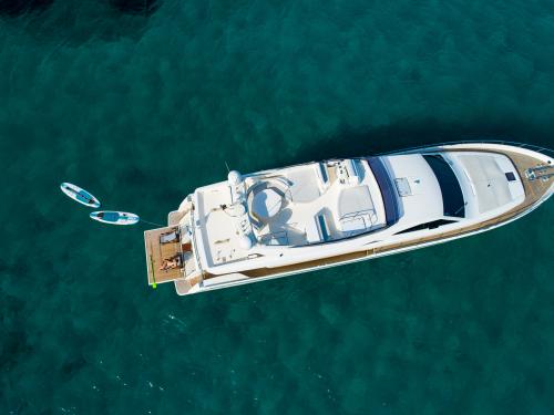 Motorboat Ferretti 780 available for charter in Athens