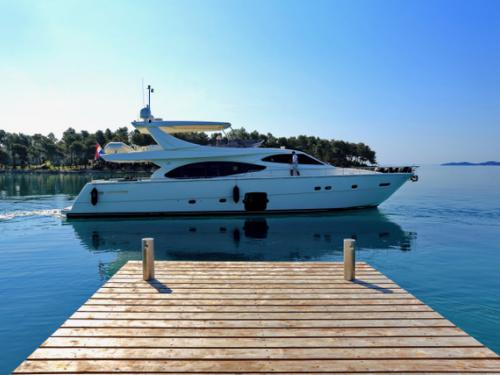 Motoryacht Ferretti 780 chartern in Zadar