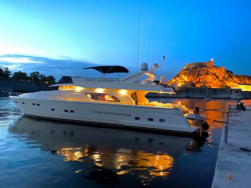 Yacht Ferretti 80 Yachtcharter in Gouvia Marina