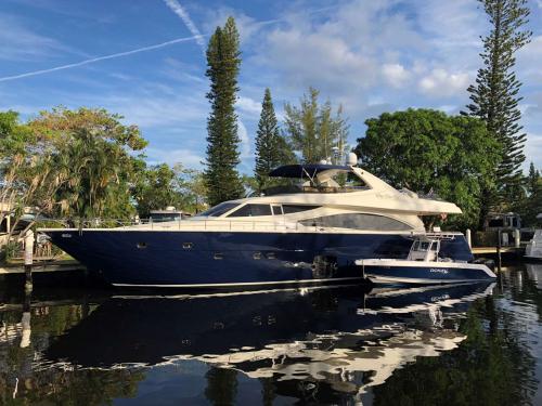 Motoryacht Ferretti 830 Yachtcharter in North Bay Village