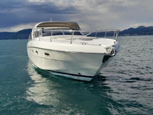 Motorboat Fiart 40 available for charter in Grimaud