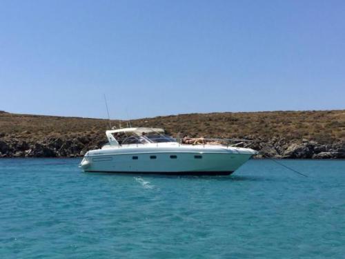 Motor yacht Fiart 40 for hire in Sifnos Port