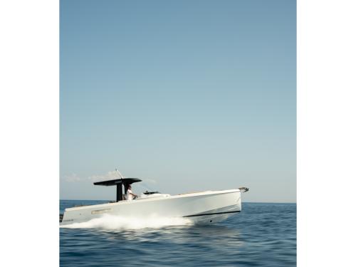 Motoryacht Fjord 38 Express Yachtcharter in Mykonos Stadt