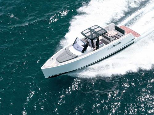 Motorboat Fjord 40 Open for hire in Tourlos Marina