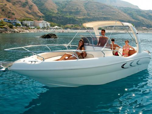 Motorboat Flamme 22 available for charter in Lazise