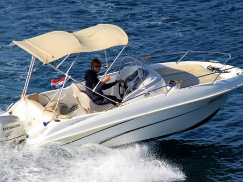 Motor yacht Flyer 550 Sun Deck available for charter in ACI Marina Split