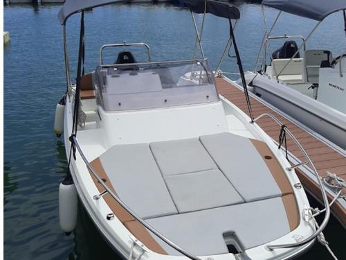 Motorboat Flyer 6 for rent in Barcelona