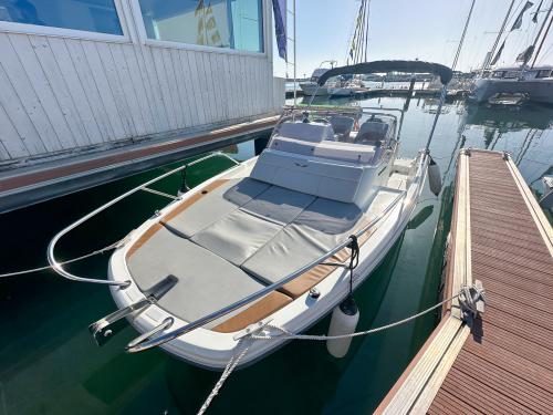 Motorboat Flyer 6 for rent in Tarragona