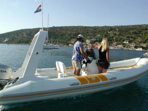 Motorboat Flyer 646 Golden available for charter in Trogir