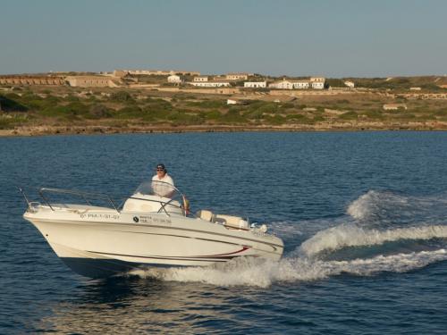 Motorboat Flyer 650 Open for rent in Mahon