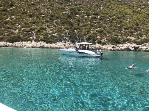 Motorboot Flyer 7.7 chartern in Trogir