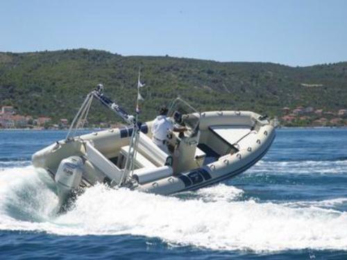 Motorboot Flyer 747 Yachtcharter in Trogir