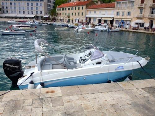 Motoryacht Flyer 750 SD Yachtcharter in ACI Marina Trogir