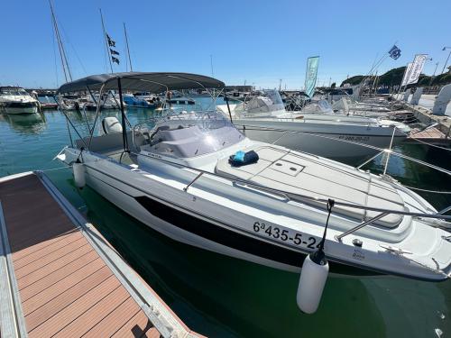 Motorboat Flyer 8 Sun Deck for hire in Tarragona