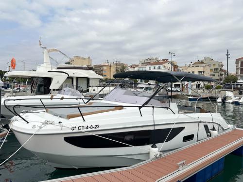 Motor yacht Flyer 9 for rent in Barcelona