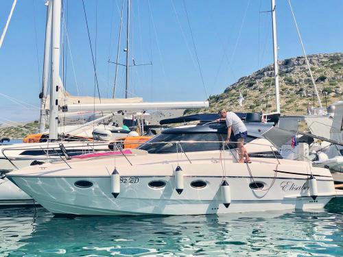 Motorboot Focus Power 33 chartern in Zadar