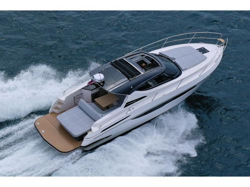 Motorboat Focus Power 36 for hire in Trogir