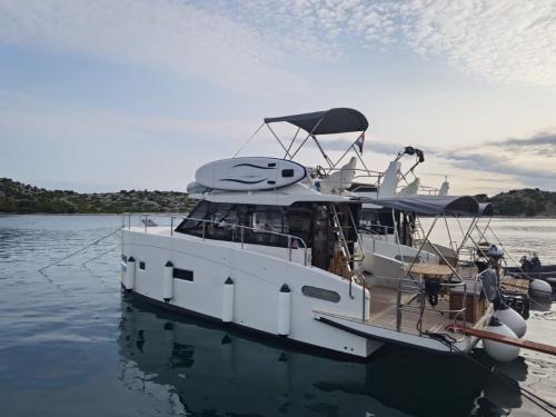 Yacht Futura 40 Grand Horizon available for charter in Tribunj
