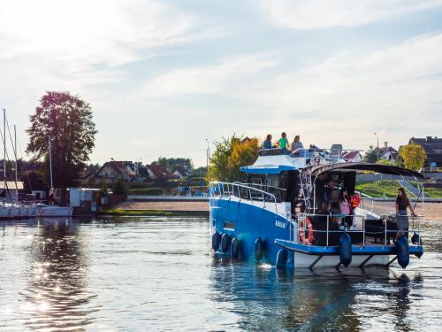 Motorboat Futura 40 Grand Horizon for rent in Wilkasy