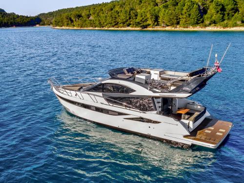 Yacht Galeon 420 Fly for charter in Marina Dalmacija