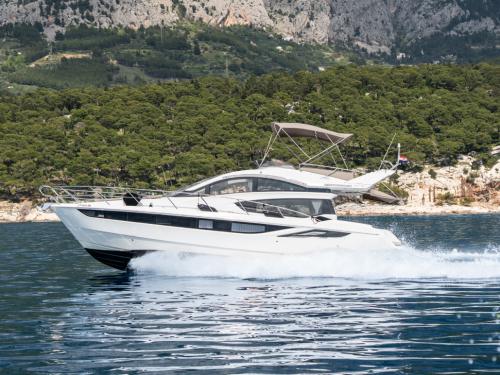 Motorboot Galeon 430 HTS chartern in Makarska