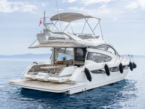 Motorboot Galeon 430 HTS chartern in Makarska