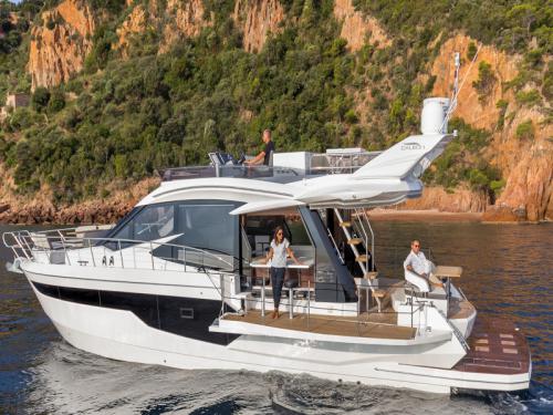 Yacht Galeon 500 Fly for charter in Seget
