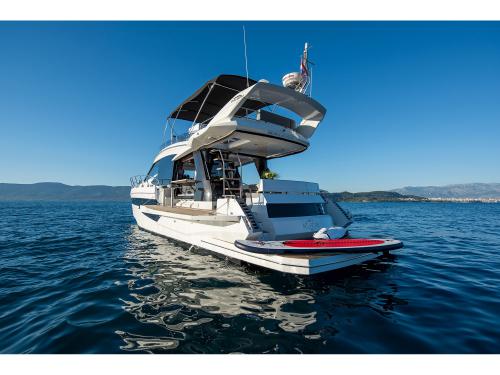 Motor yacht Galeon 500 Fly for charter in Kastel Gomilica Motor yacht Galeon 500 Fly for charter in Kastel Gomilica